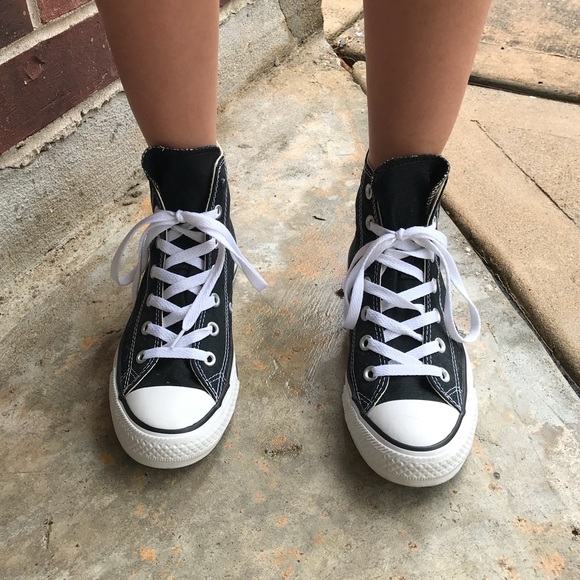 Converse Shoes - Black high top converse